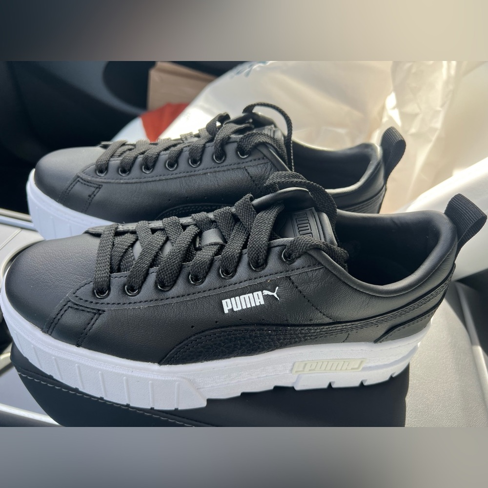 Puma Mayze classic sneakers/ Size :8.5
Color :black

#puma #sneakers